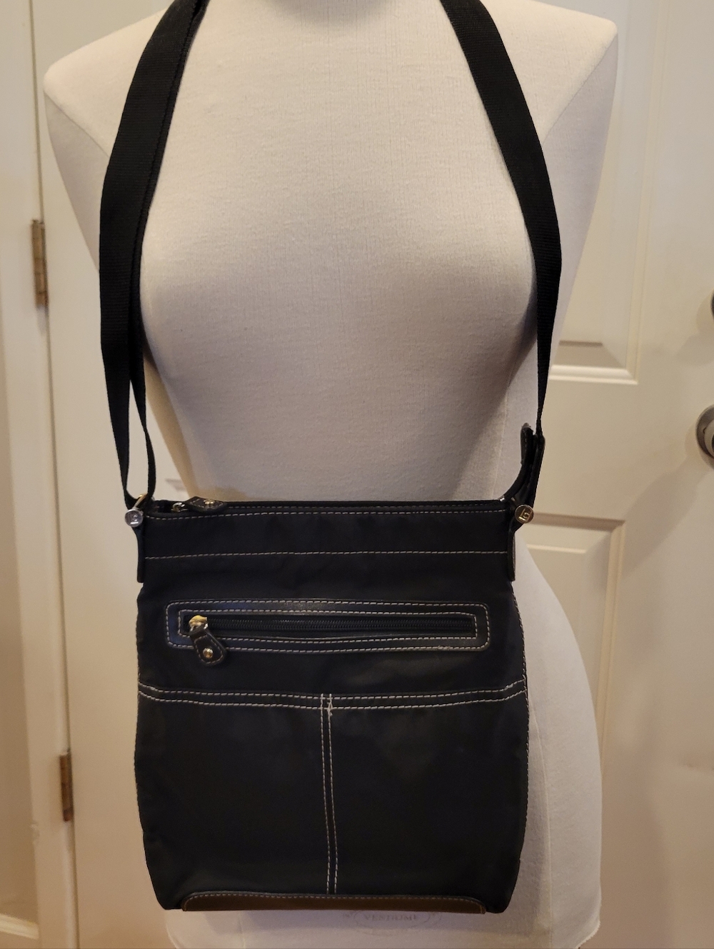 🩷EUC~LIZ CLAIBORNE Crossbody Nylon Shoulder Bag